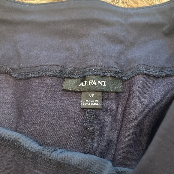 Bundle 2 pairs of Women’s Crop Pants - Picture 5 of 5